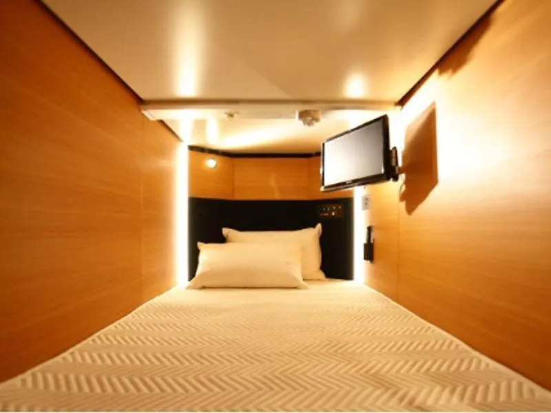 New Japan Capsule Hotel Cabana 오사카 0*,  일본